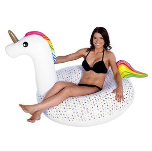 ☀️ Brand New Unicorn Pool Float!